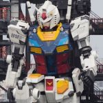Robô gigante de 20 metros dá seus primeiros passos no Japão